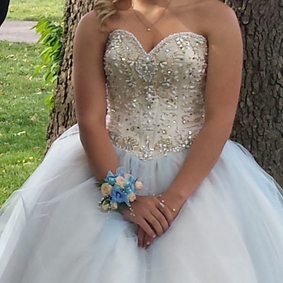 Mori Lee Prom Dress - Picture 1 of 7